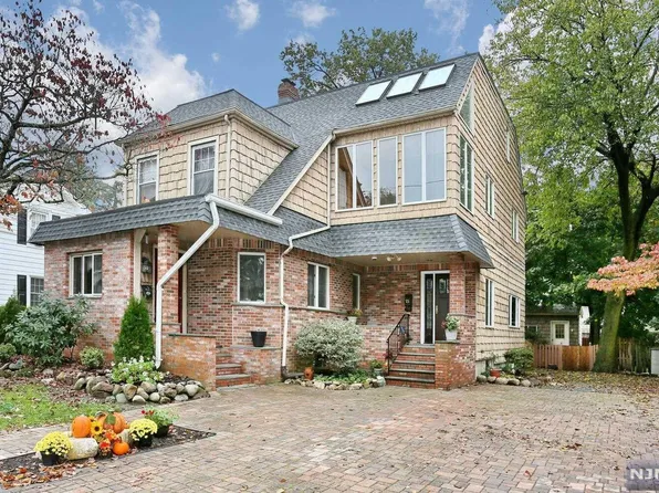 15 Orchard Ave, Emerson, NJ 07630