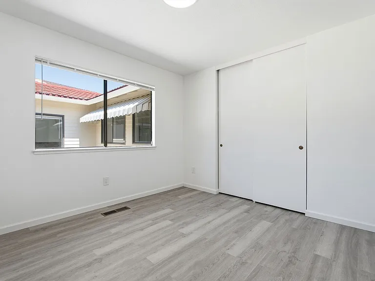 800 Locust Dr — Photo 32