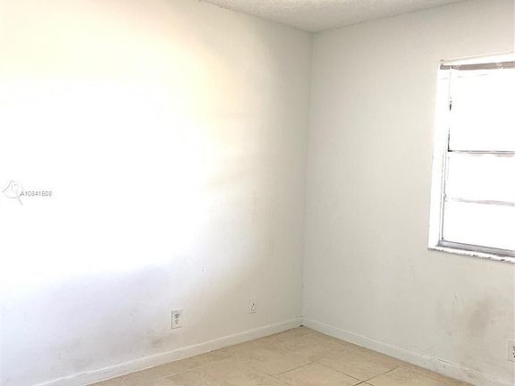 5th image of 95 NE 41st St APT L182
