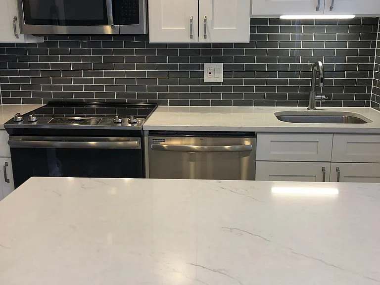 922 Chatham Ln #L — Photo 2