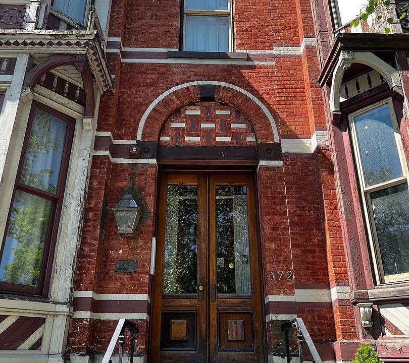 1st image of 572 Madison Ave
