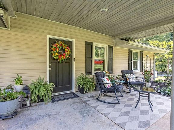 3rd image of 45 Lee Dr