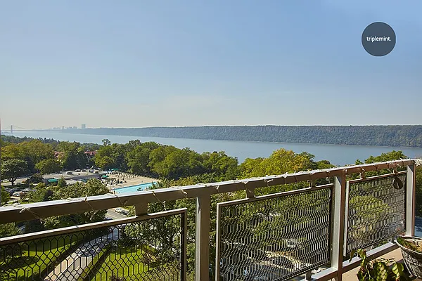 Sold by Triplemint | media 5