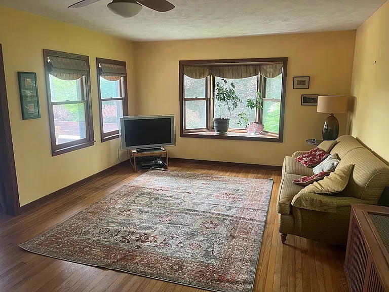 165 E Miller Rd — Photo 10