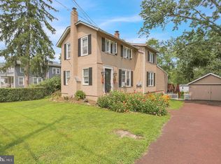 6 Perkiomen Ave, Spring Mount, PA 19473