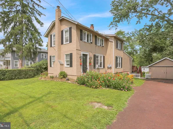 6 Perkiomen Ave, Spring Mount, PA 19473