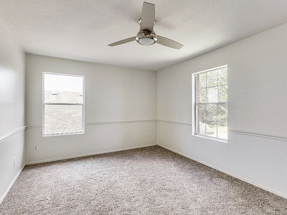 5th image of 925 Honey Locust Ln