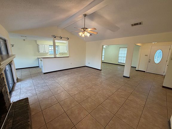 5th image of 2104 Colonial Dr