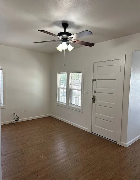936 Main St — Photo 2