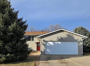 3021 Mary St, Yankton, SD 57078