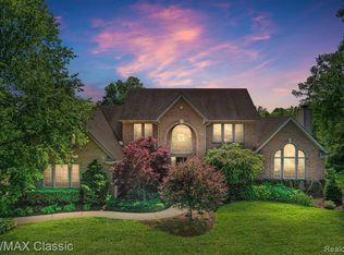 1159 Old Plank Rd, Milford, MI 48381