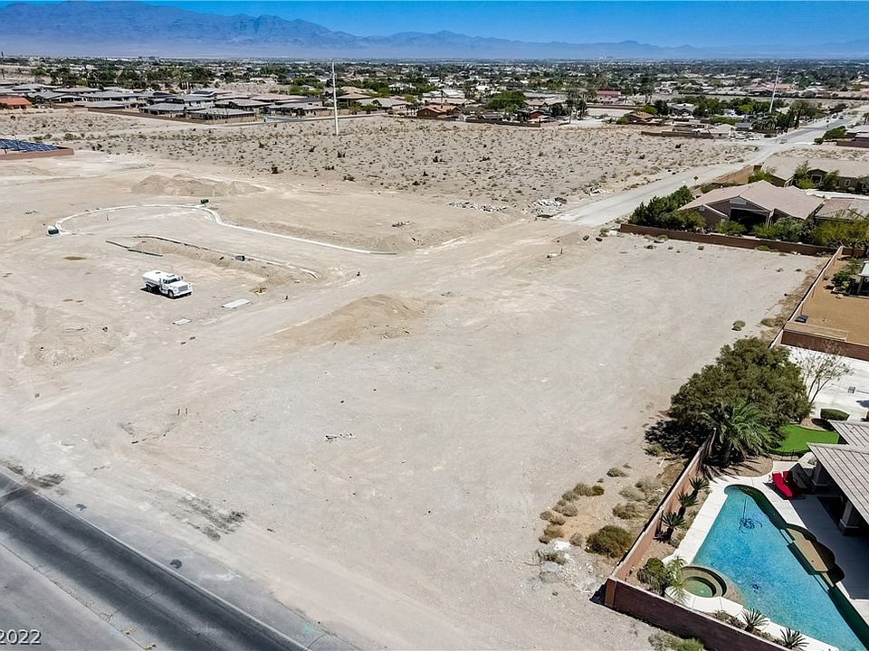 1st image of N Grand Canyon Dr