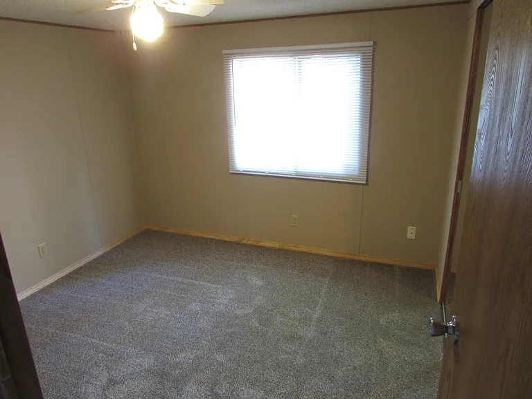 99 Riverside Ter — Photo 6