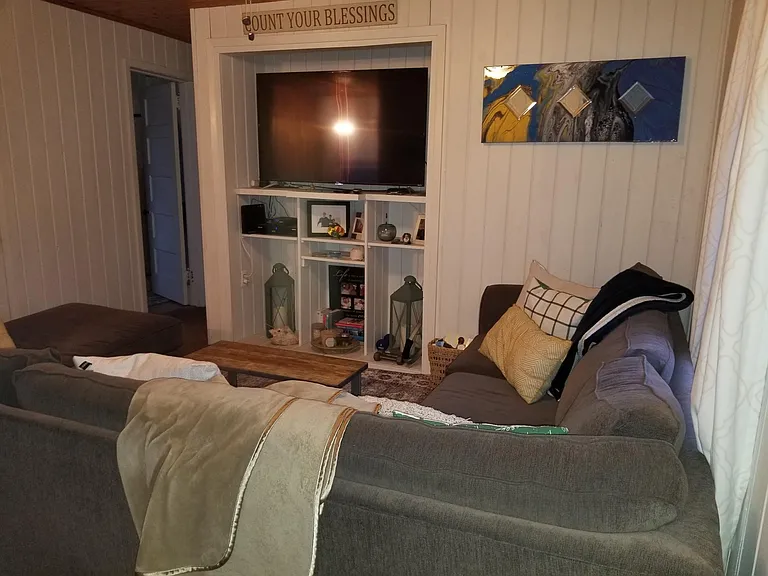 106 Monroe Blvd — Photo 11