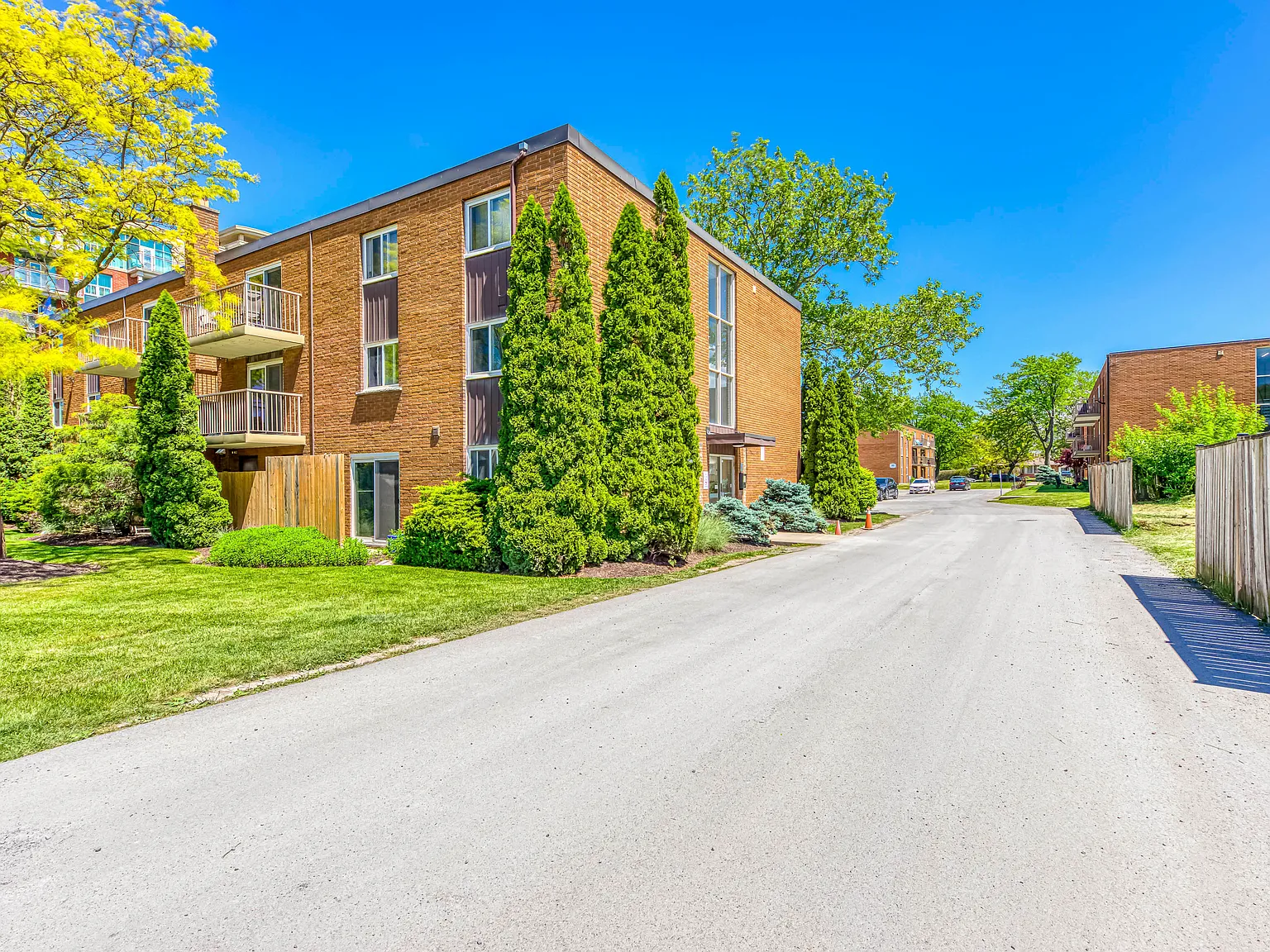 Henley and Cypress Gardens Apartments — Photo 3