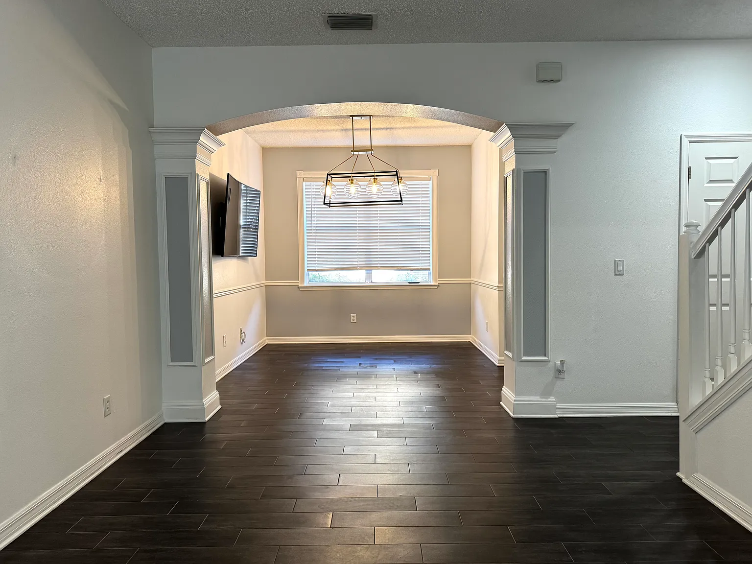 4 bed, 2.5 bath, 2052 sqft, $3,800 — Photo 2