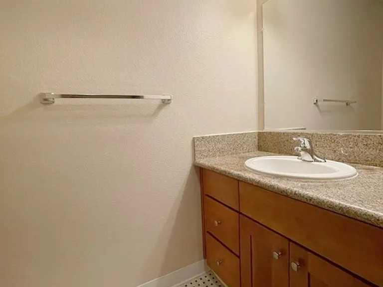 Spacious 2-bedroom apartment homes conveniently located! — Photo 17