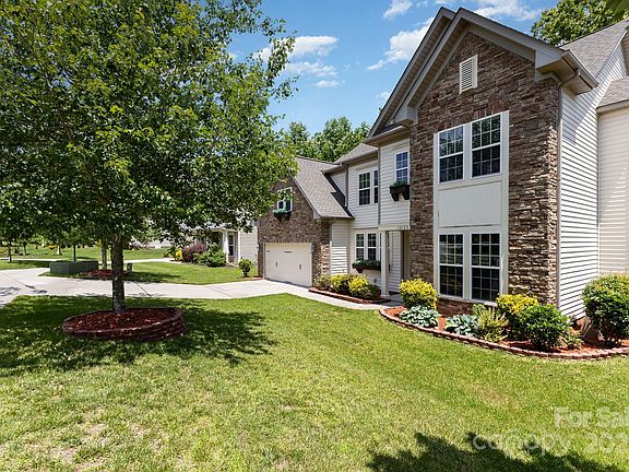 2nd image of 10129 Loch Lomond Dr