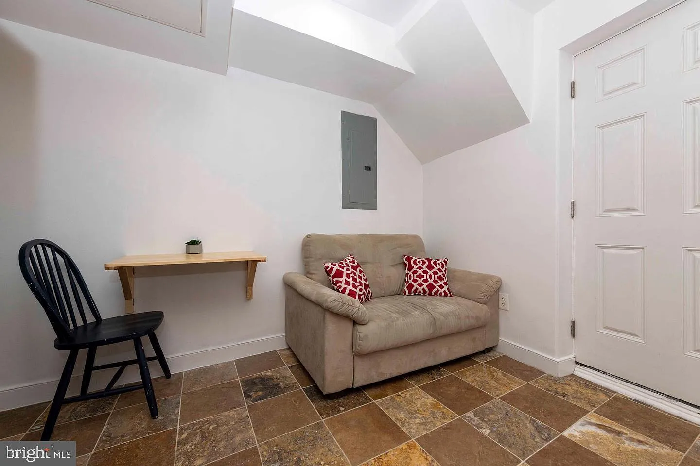 1 bed, 1.0 bath, 1001 sqft, $1,300 — Photo 3