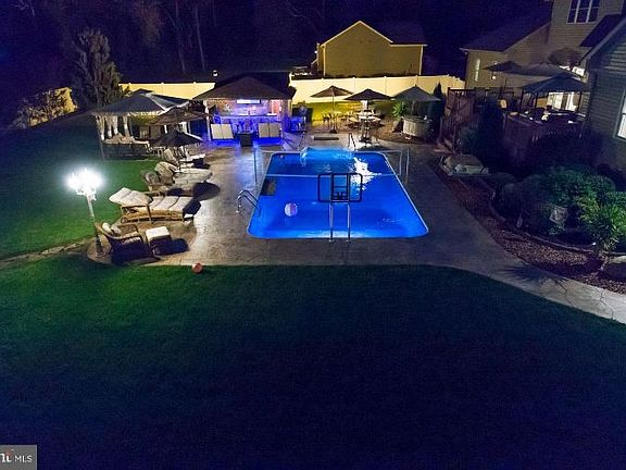 5th image of 1031 Golda Ln