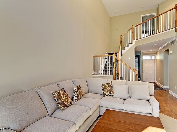 3rd image of 52 Loft Dr
