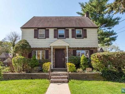 96 Sussex Rd, Tenafly, NJ, 07670