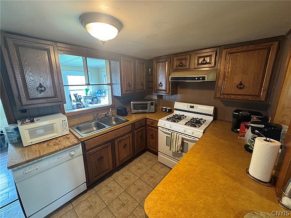 4th image of 610 Healy Ave