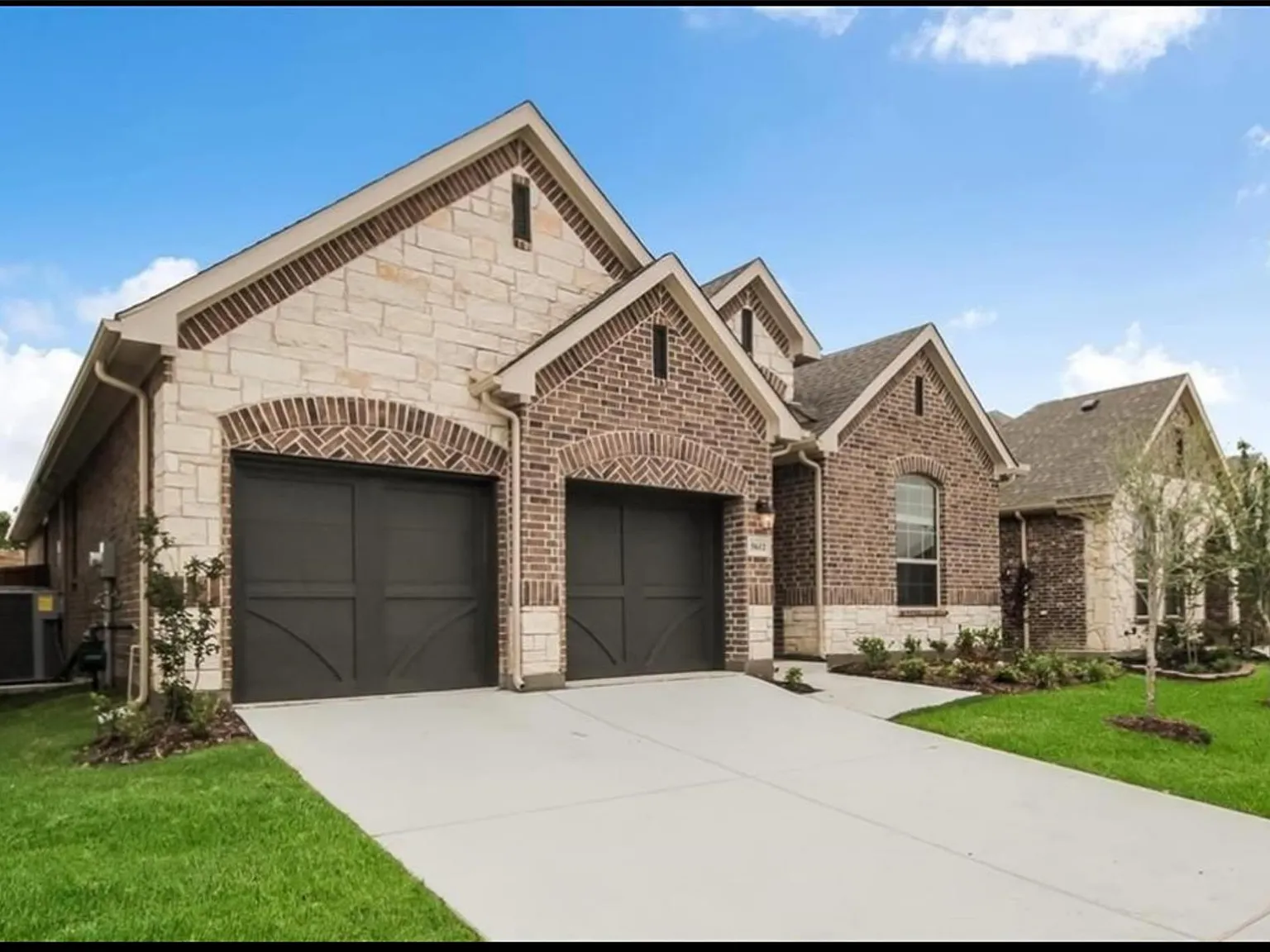 4 bed, 2878 sqft, $3,350 — Photo 2