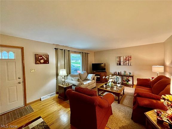 5th image of 1530 Rose Hedge Dr