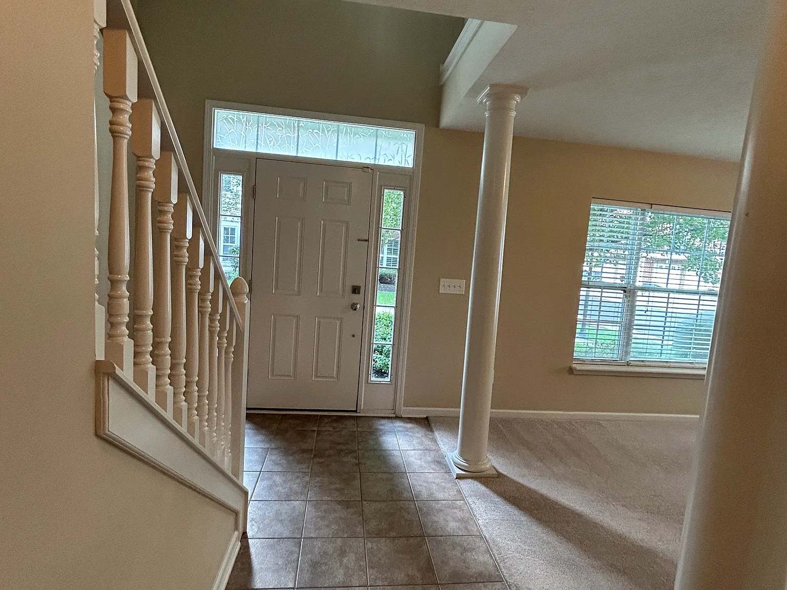 3 bed, 2466 sqft, $2,380 — Photo 3