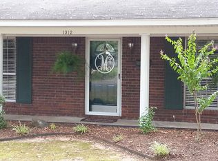 1312 Hillcrest Dr, Conway, AR 72034