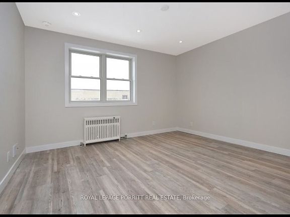 3rd image of 3411 Lake Shore Blvd W #4