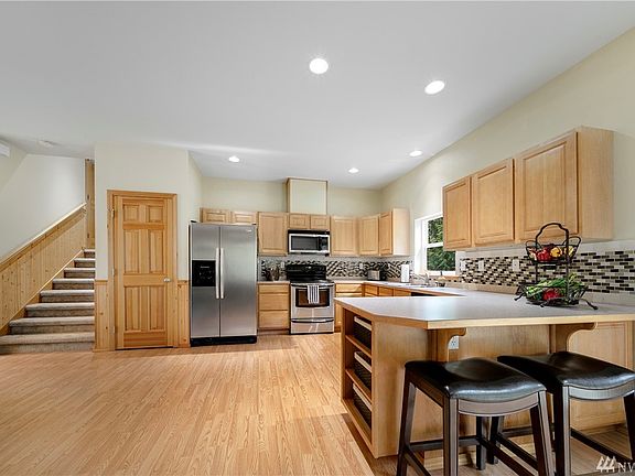 5th image of 34627 Bridge View Dr NE