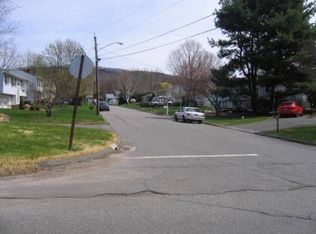 25 Winding Brook Ln, Meriden, CT 06450
