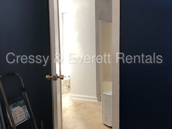 3rd image of 121 W Ferry St