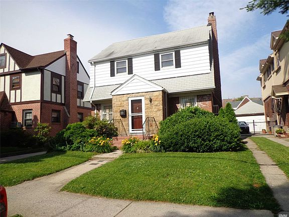 2nd image of 6352 Ellwell Cres