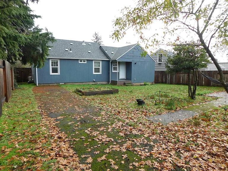 340 Goodyear St — Photo 3