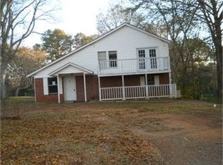 634 N 4th St, Crockett, TX 75835