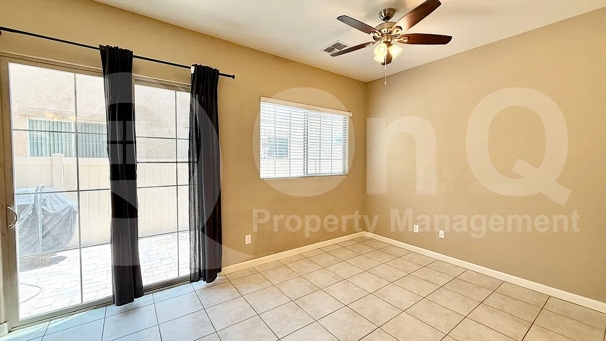 3 bed, 2.5 bath, 1657 sqft, $2,090 — Photo 2
