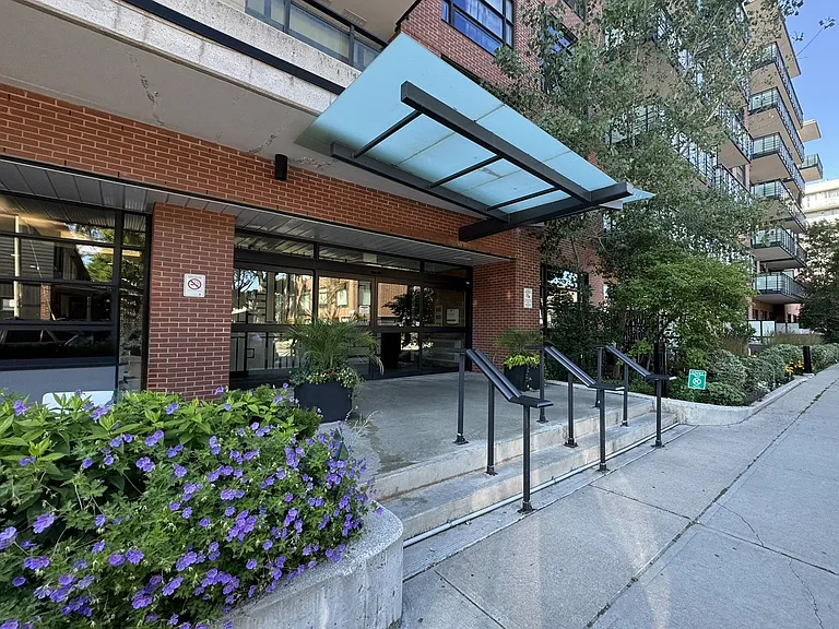 88 Colgate Ave #Penthouse 732 — Photo 4