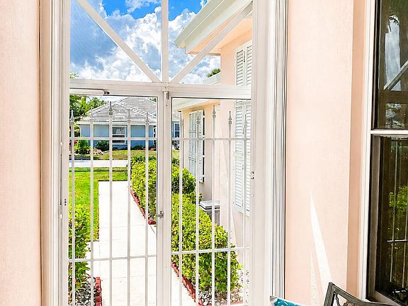 3rd image of 7529 SE Bay Cedar Circle