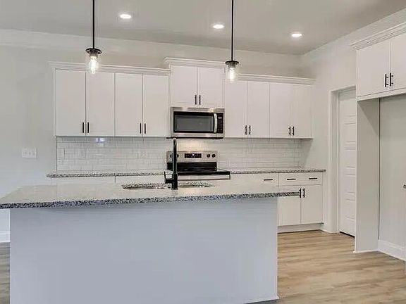 4th image of 1690 N Pine Ridge Drive
