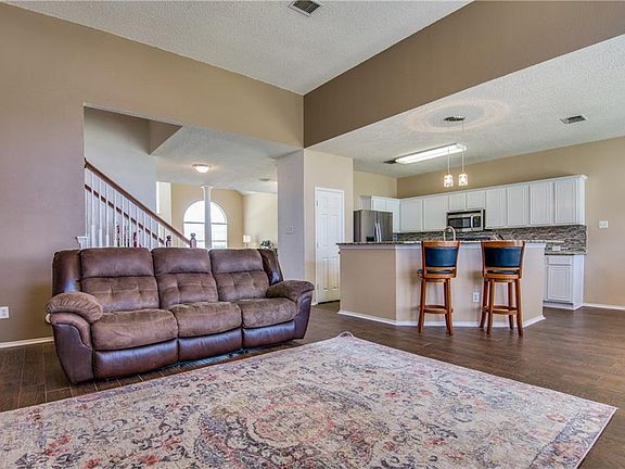 4th image of 4421 Lakeside Dr