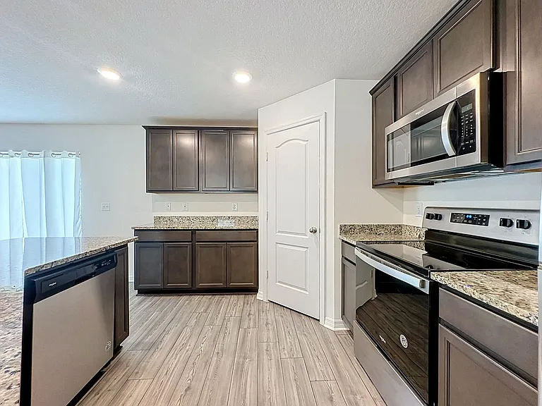 1407 Hillsborough Way — Photo 16