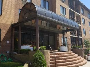 95 Essex Dr #3J, Staten Island, NY 10314