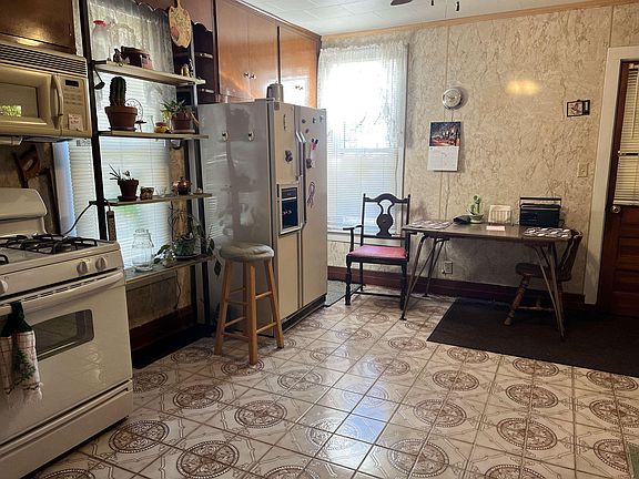 5th image of 116 E Hanna St
