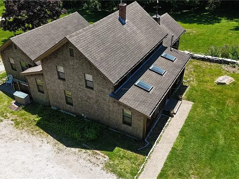 1861 E Main Rd — Photo 32