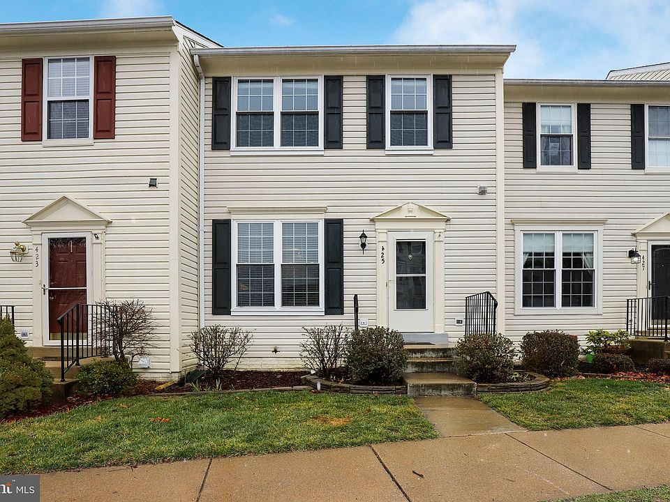 1st image of 425 Silverbell Ter NE