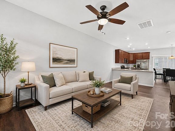 3rd image of 14406 Targert Ln