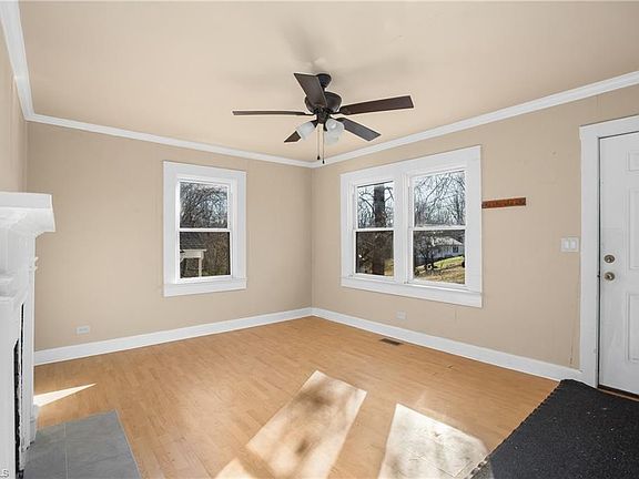 5th image of 414 Circle Dr